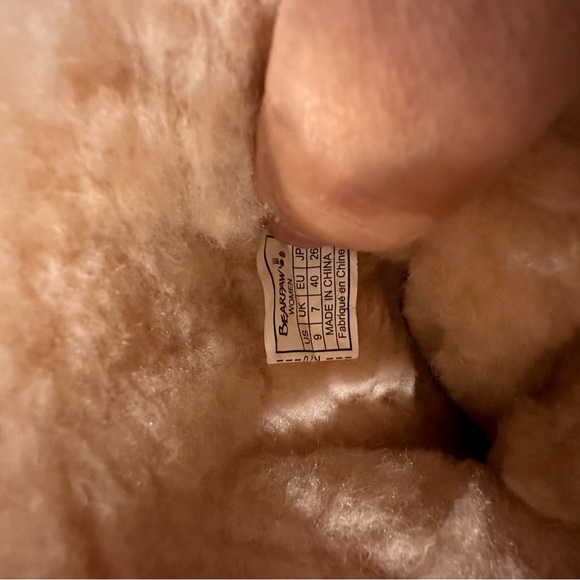 Virginia Winter White Bearpaw Boots Size 9 - Picture 7 of 10